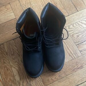 Black women size 9m Timberland boots